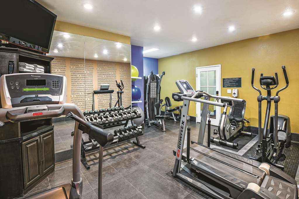 La Quinta Inn & Suites by Wyndham Laredo Airport - photo 13