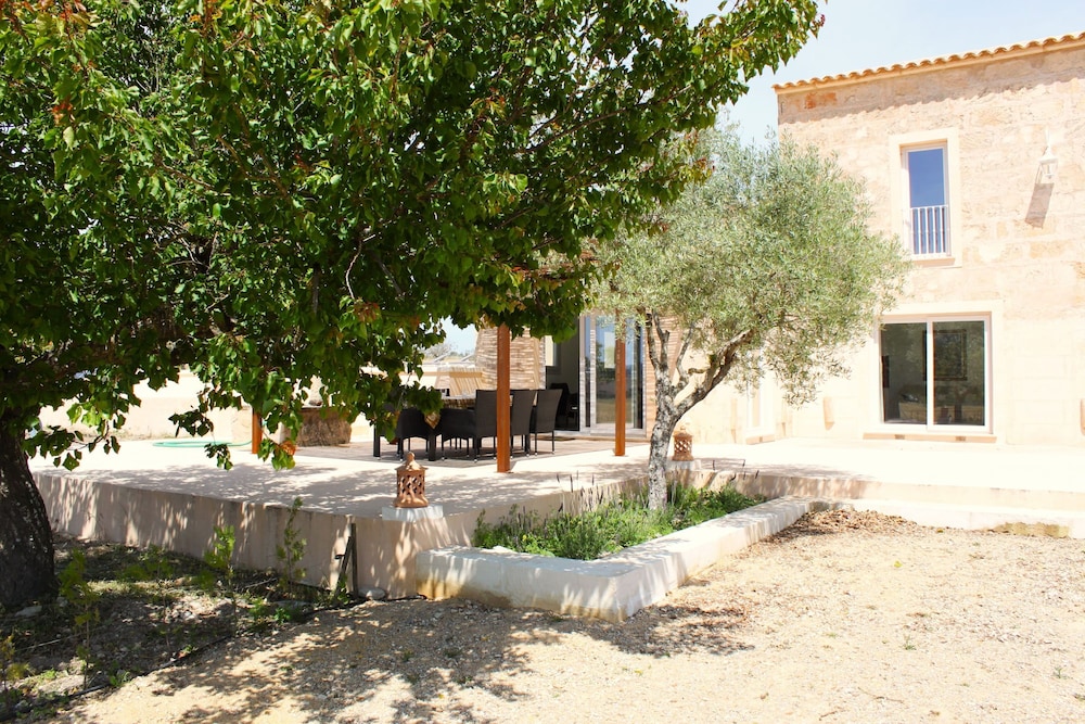 Secretari in Montu ri in Montuiri, Spain