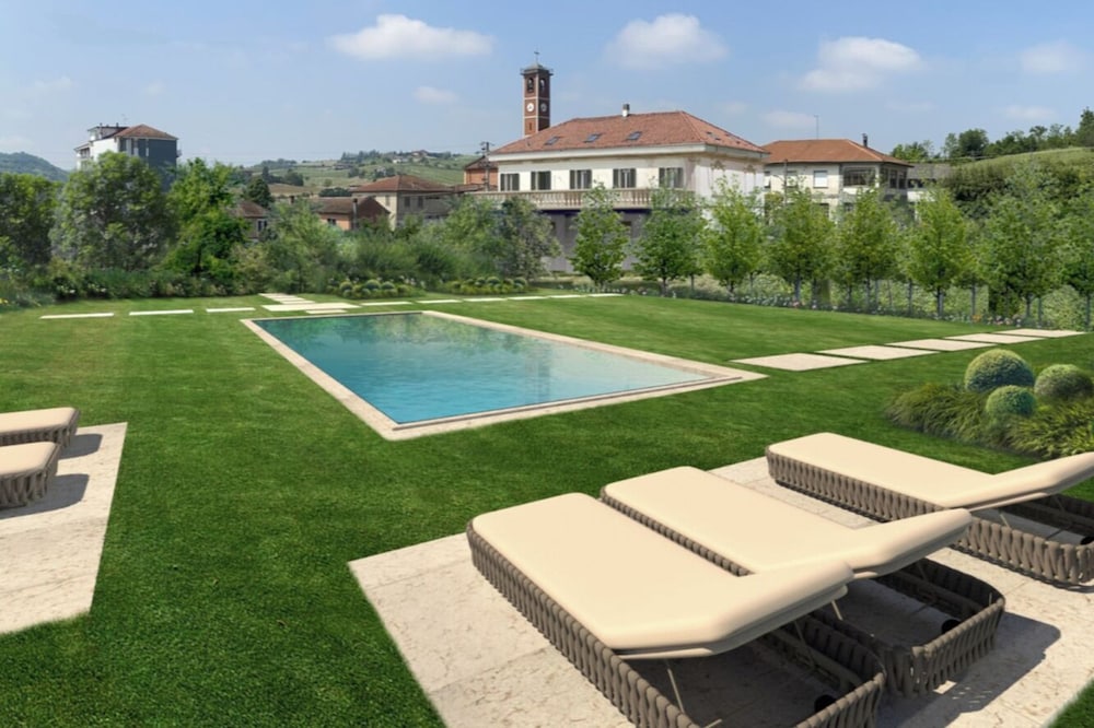 A Casa Guesthouse — 4-Star Luxury Hotel in Mombaruzzo, Italy