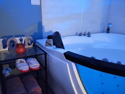 Bed&Dreams in Salento Bilocale deluxe con vasca idromassaggio — hotel in Guagnano