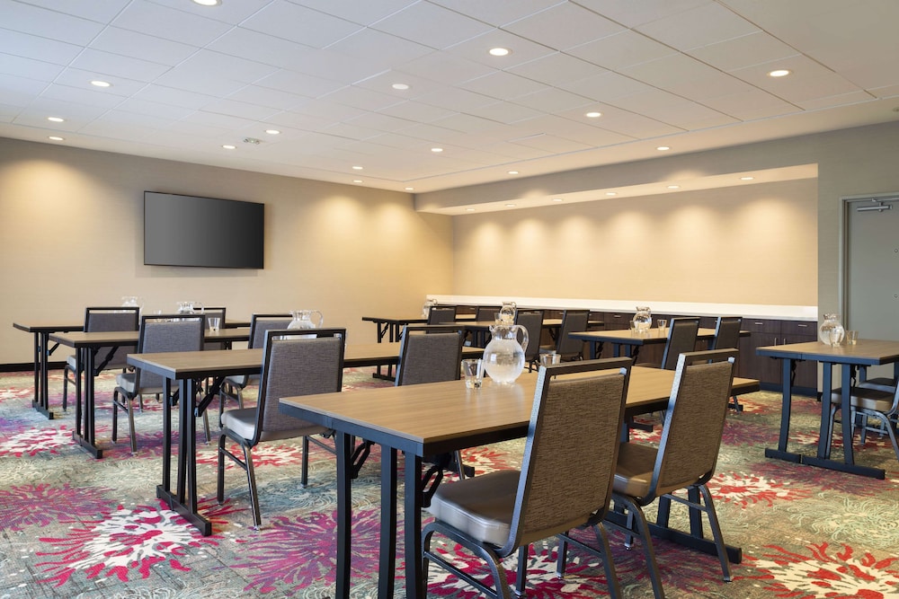 Home2 Suites By Hilton Clovis - photo 25