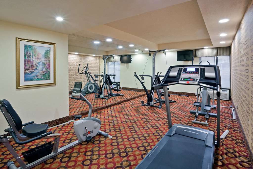 La Quinta Inn & Suites by Wyndham Salina - photo 14