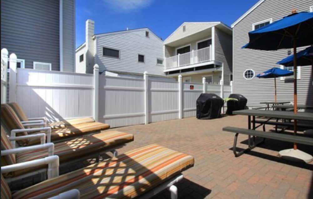 Abellona Inn & Suites - photo 2