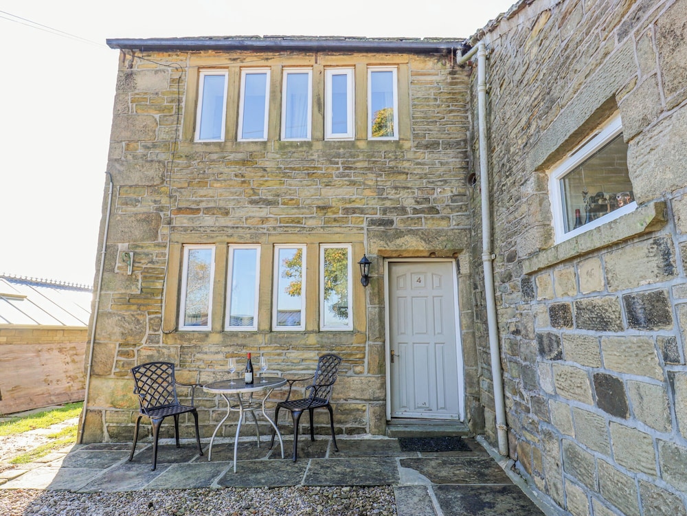 North Ives Cottage — 4-Star Luxury Hotel in Keighley, United Kingdom