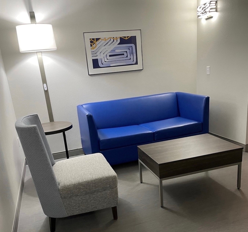 Holiday Inn Express and Suites Tuscaloosa University an IHG Hotel - photo 14