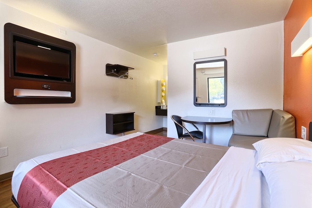 Super 8 by Wyndham Walnut Creek - photo 2