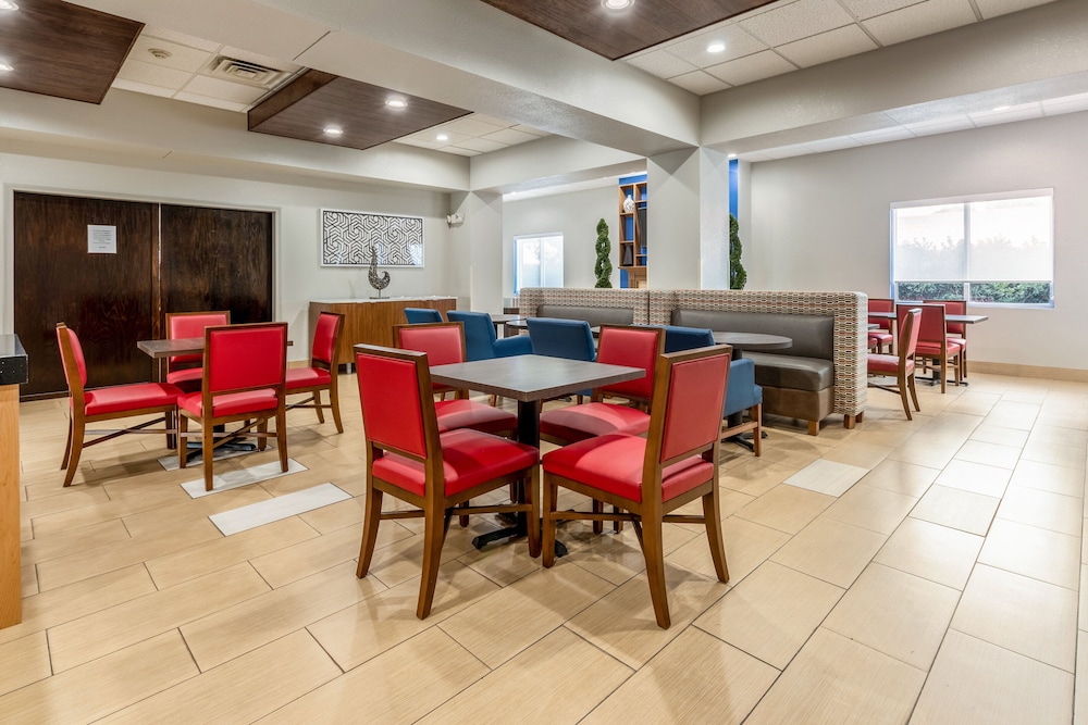 Holiday Inn Express Hotel and Suites Statesville by IHG - photo 39