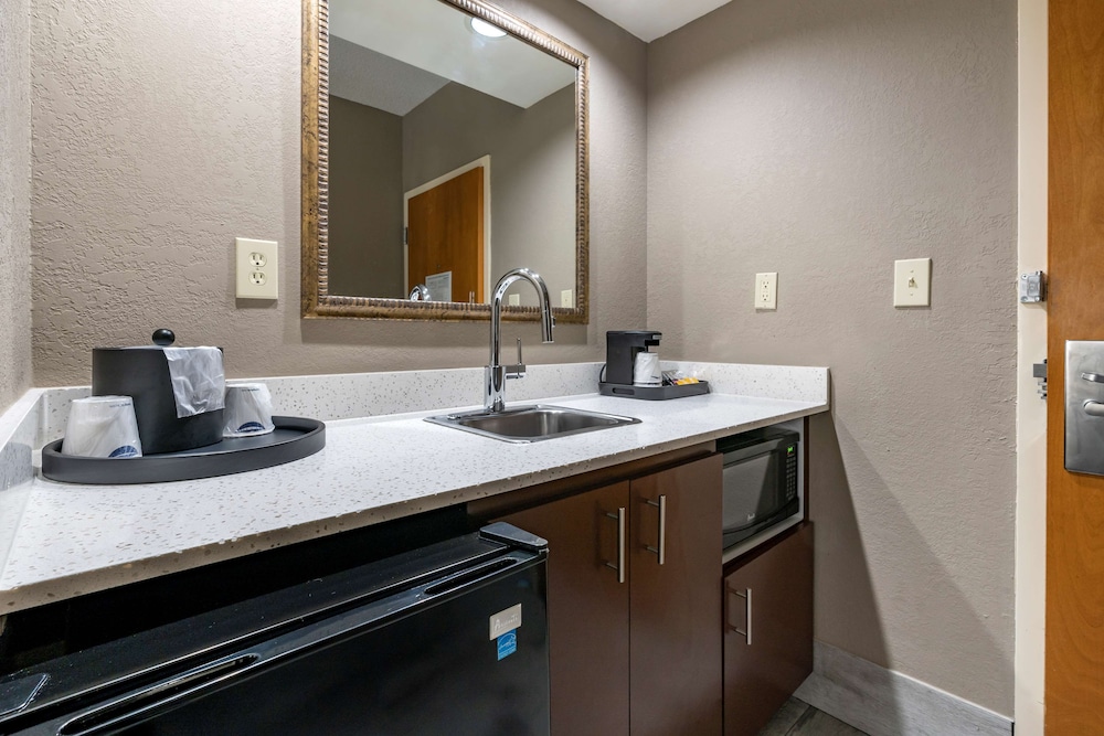 Hampton Inn & Suites Louisville East - photo 18