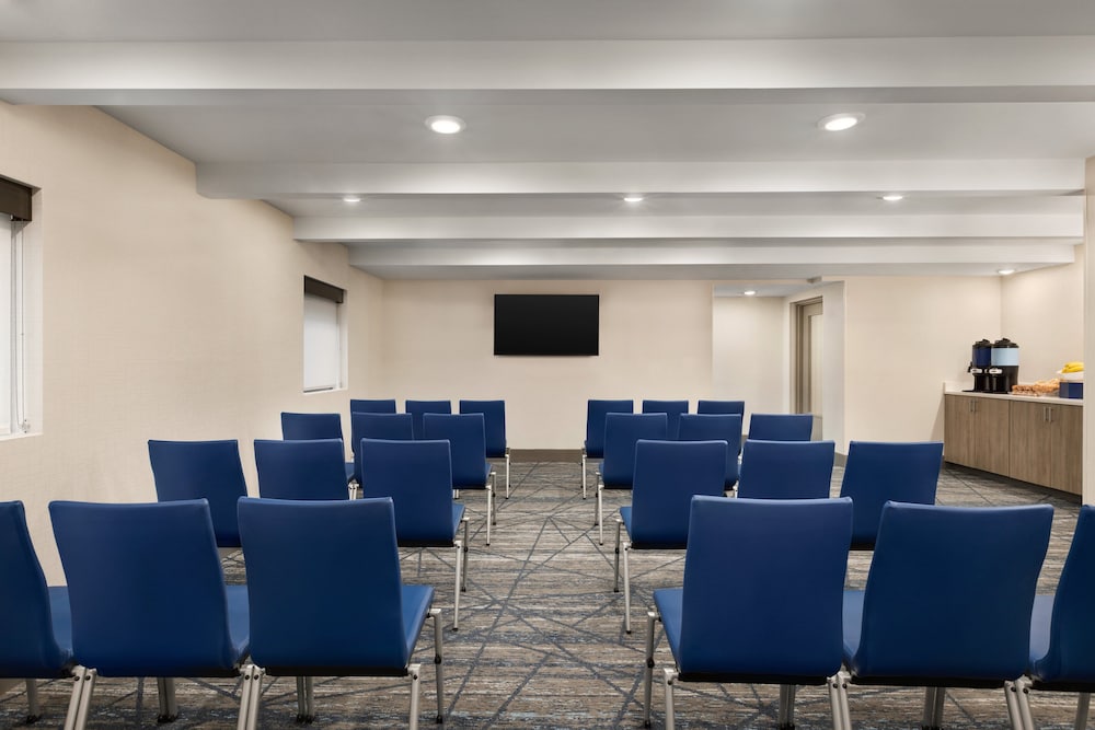 Holiday Inn Express & Suites Evansville Downtown By IHG - photo 42