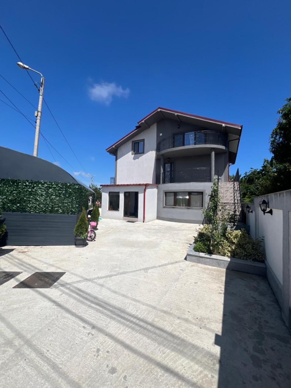 Amy in Navodari, Romania