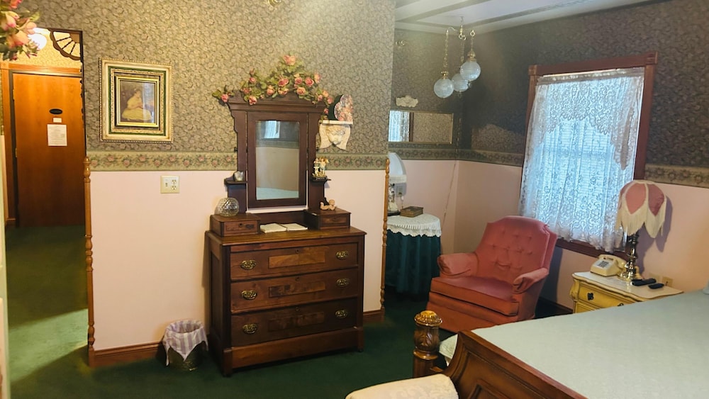 Victorian Inn Superior By Capital O NE - photo 16