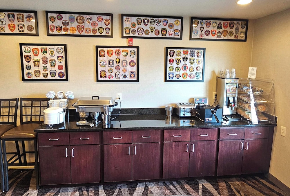 Cobblestone Inn & Suites Clintonville - photo 52