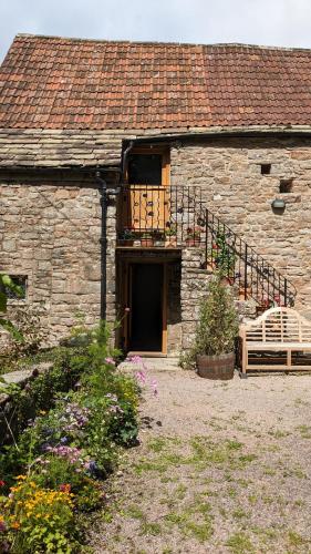 Hayloft studio in historic barn - last minute hotel in Unknown City