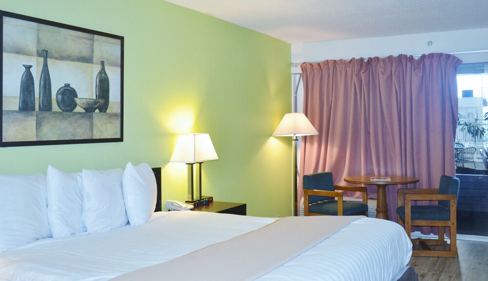 Travelodge by Wyndham Lincoln Northeast - photo 7