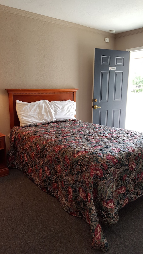 Pacific Motel - photo 14