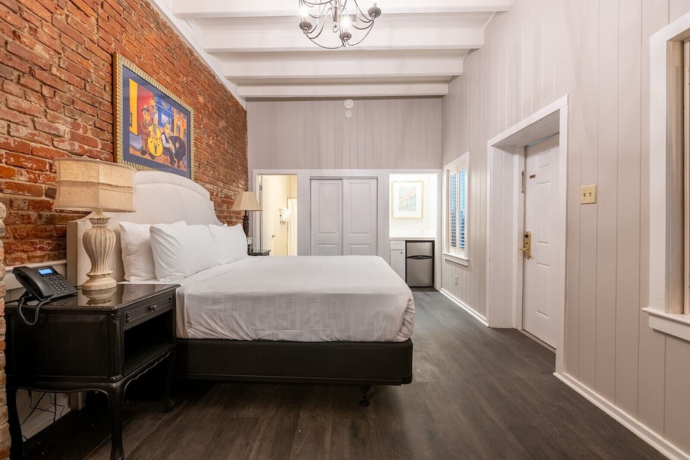 French Quarter Suites Hotel - photo 2
