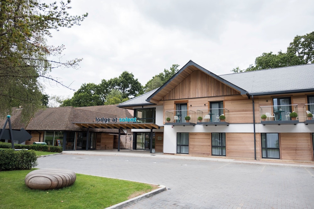 Lodge at Solent — 4-Star Luxury Hotel in Fareham, United Kingdom