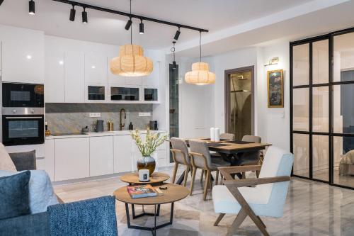 Jun — 4-Star Luxury Hotel in Athens, Greece