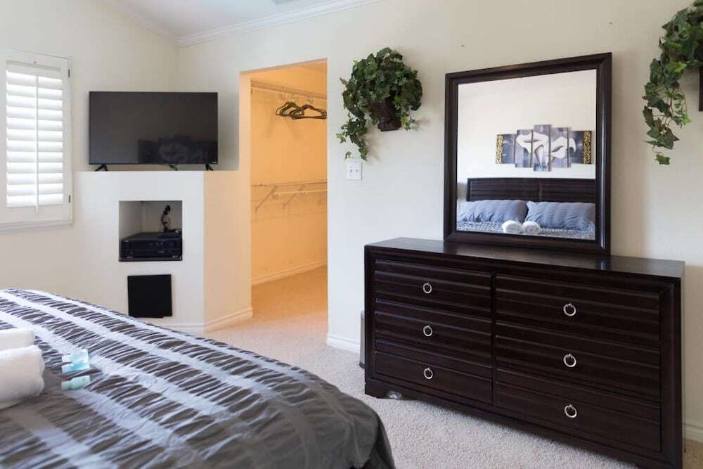 Luxurious 4BR 9m to Las Vegas Strip