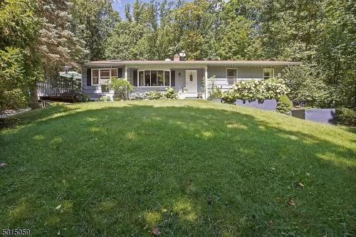 Large Private House on 5 Wooded Acres. Total Privacy — 4-Star Luxury Hotel in Hackettstown, United States