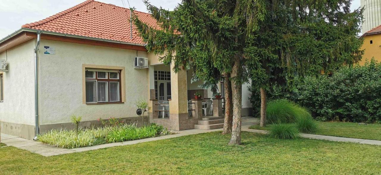 István Apartman — 4-Star Luxury Hotel in Hajduszoboszlo, Hungary