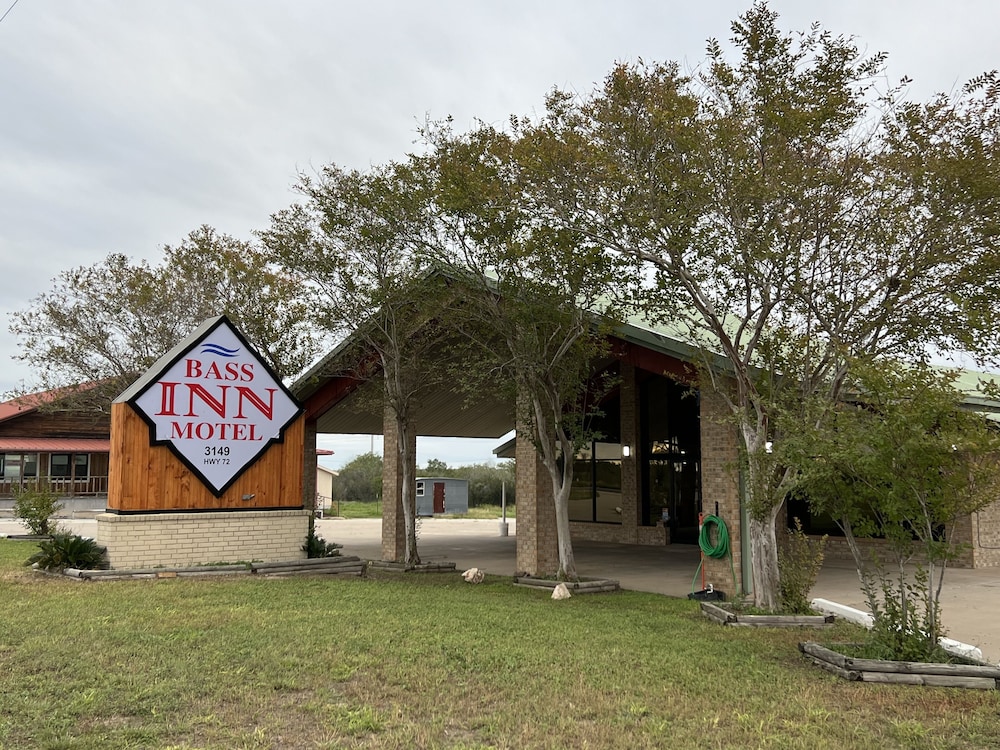 Bass Inn Choke Canyon National Park - featured photo