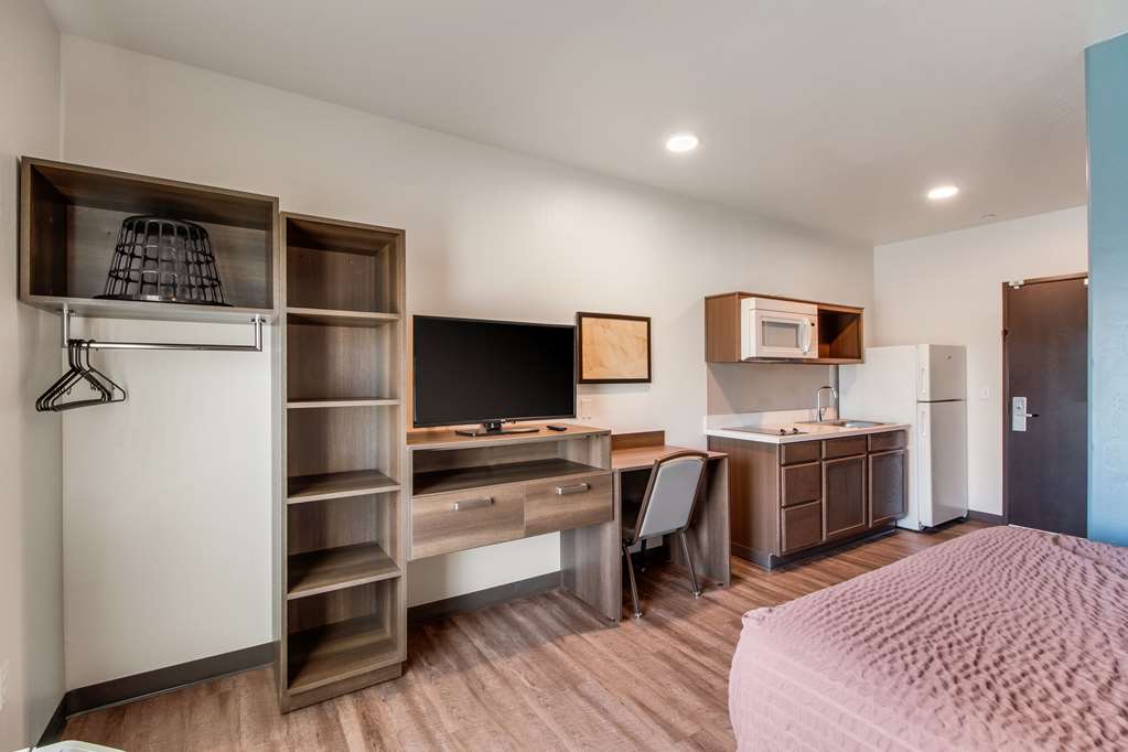 WoodSpring Suites Bakersfield East - photo 15
