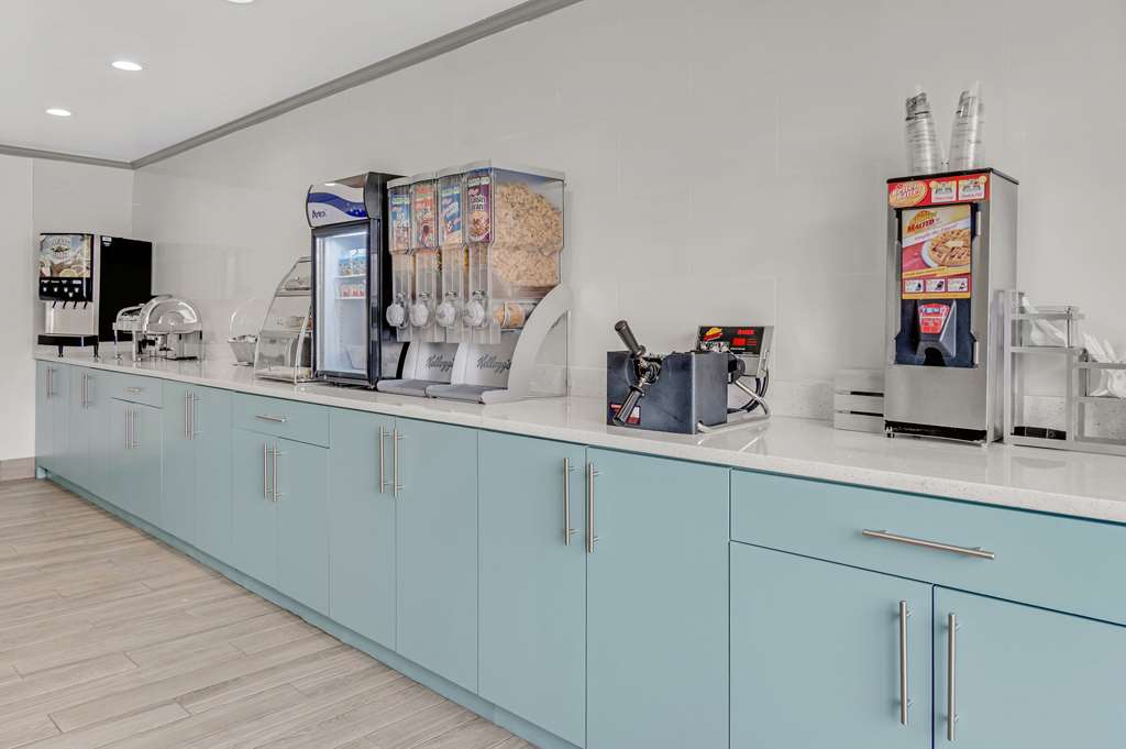 Country Inn & Suites by Radisson Grand Rapids Airport MI - photo 39