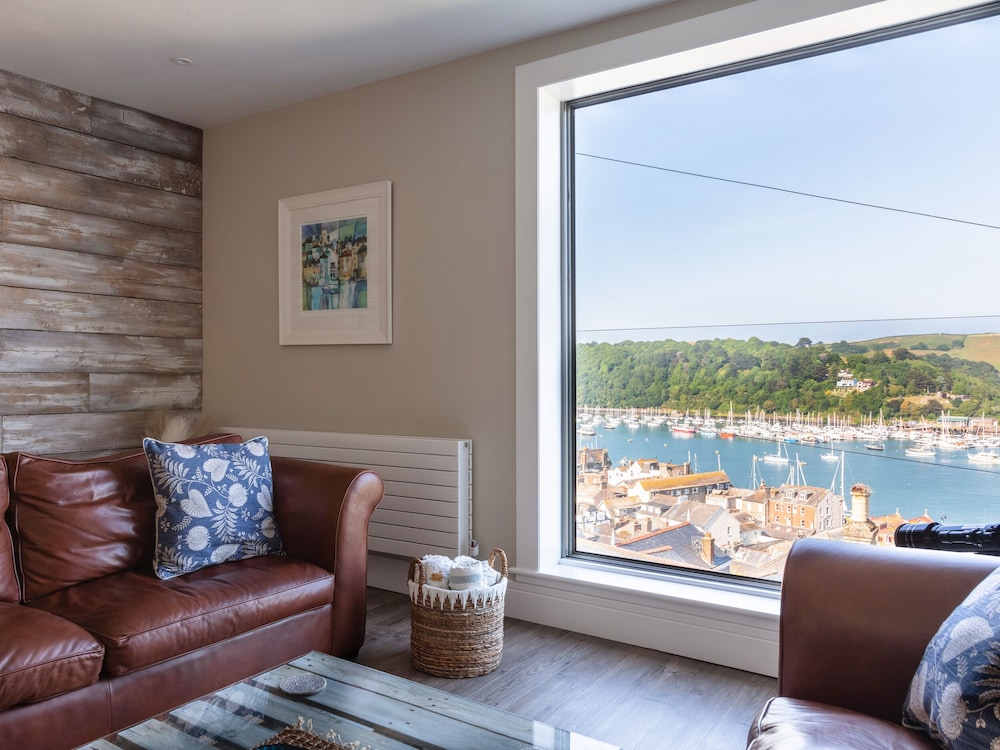 44 Above Town — 4-Star Luxury Hotel in Dartmouth, United Kingdom