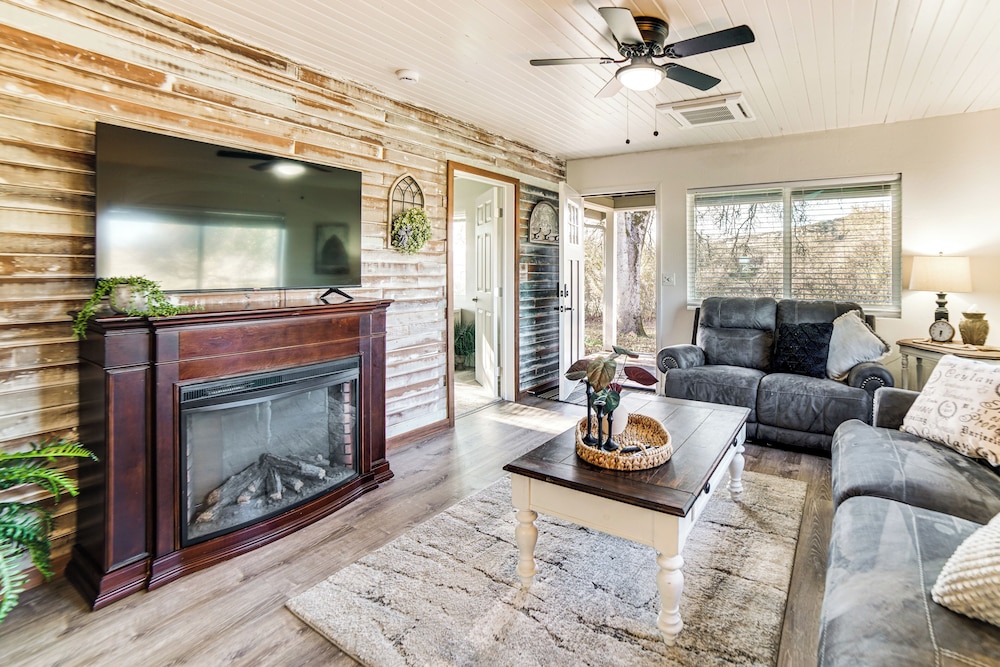 2 Mi to Clear Lake: Pet friendly Lakeport Retreat — hotel in Lakeport