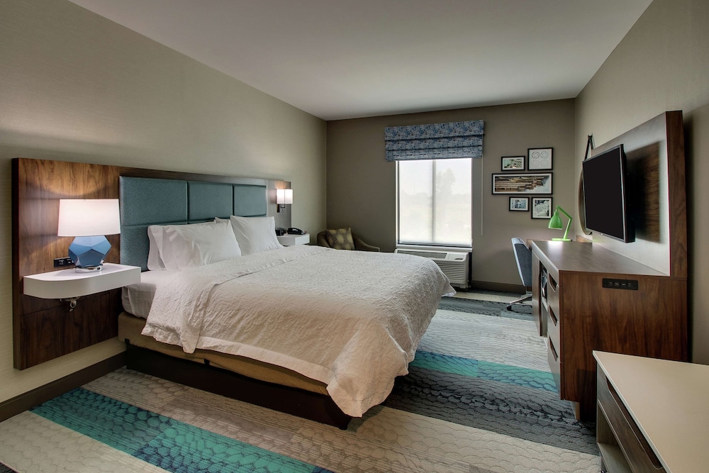 Hampton Inn & Suites Southport - photo 16