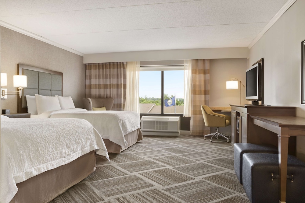 Hampton Inn & Suites Manchester Bedford - photo 9