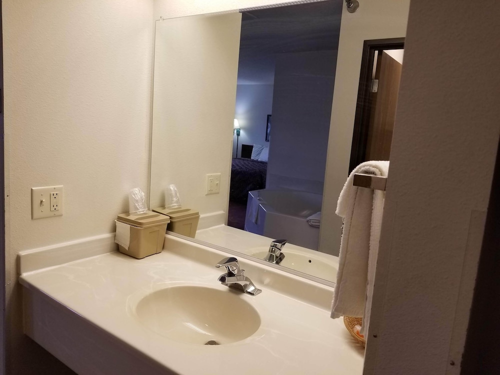Bilmar Inn & Suites Dell Rapids Near Sioux Falls - photo 102