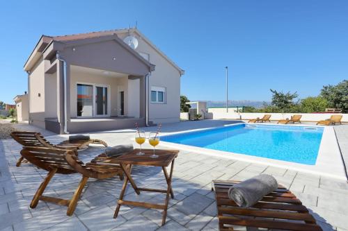 Fjaka holiday home — 4-Star Luxury Hotel in Pridraga, Croatia