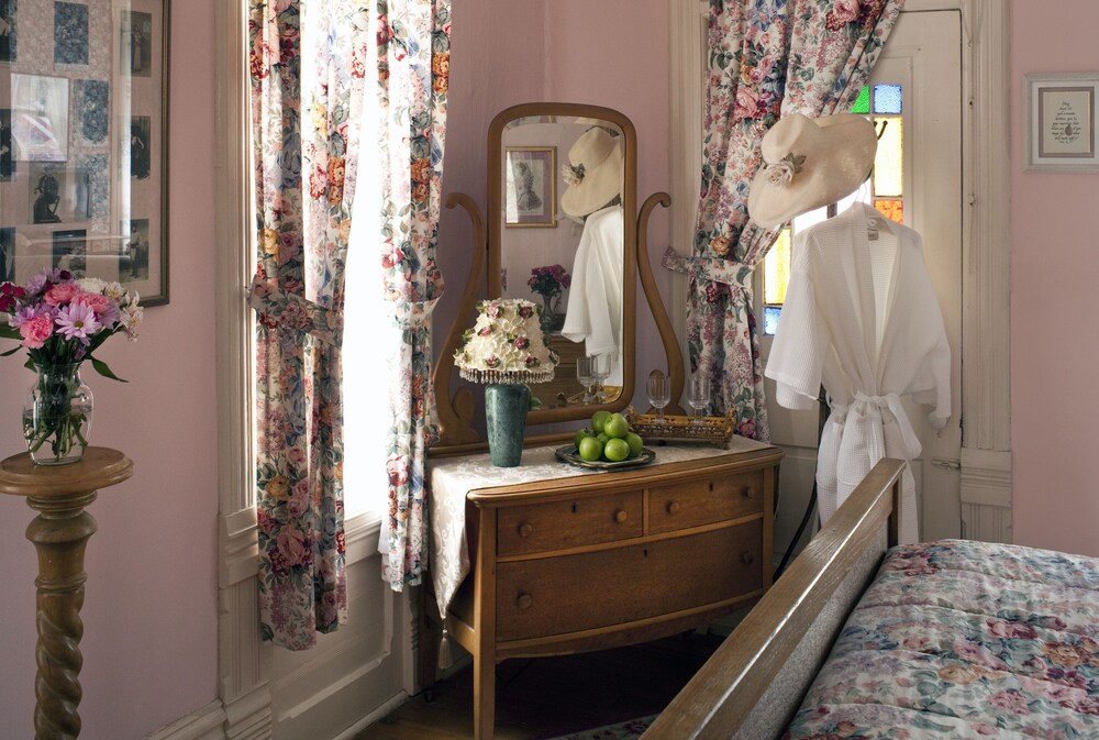 Cliff Cottage Inn Victorian B&B and Boutique Hotel - photo 13