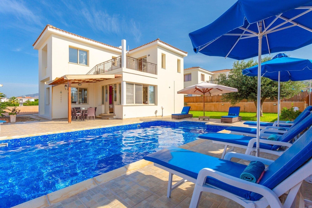Villa Seashore One Large Private Pool Walk to Beach Sea Views A C Wifi 3150