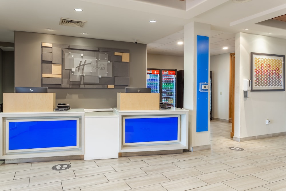Holiday Inn Express Hotel & Suites Rockford Loves Park by IHG - photo 51