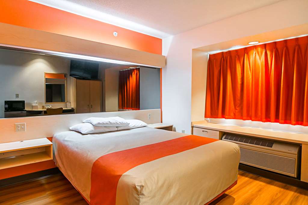 Motel 6 Sycamore IL - photo 5