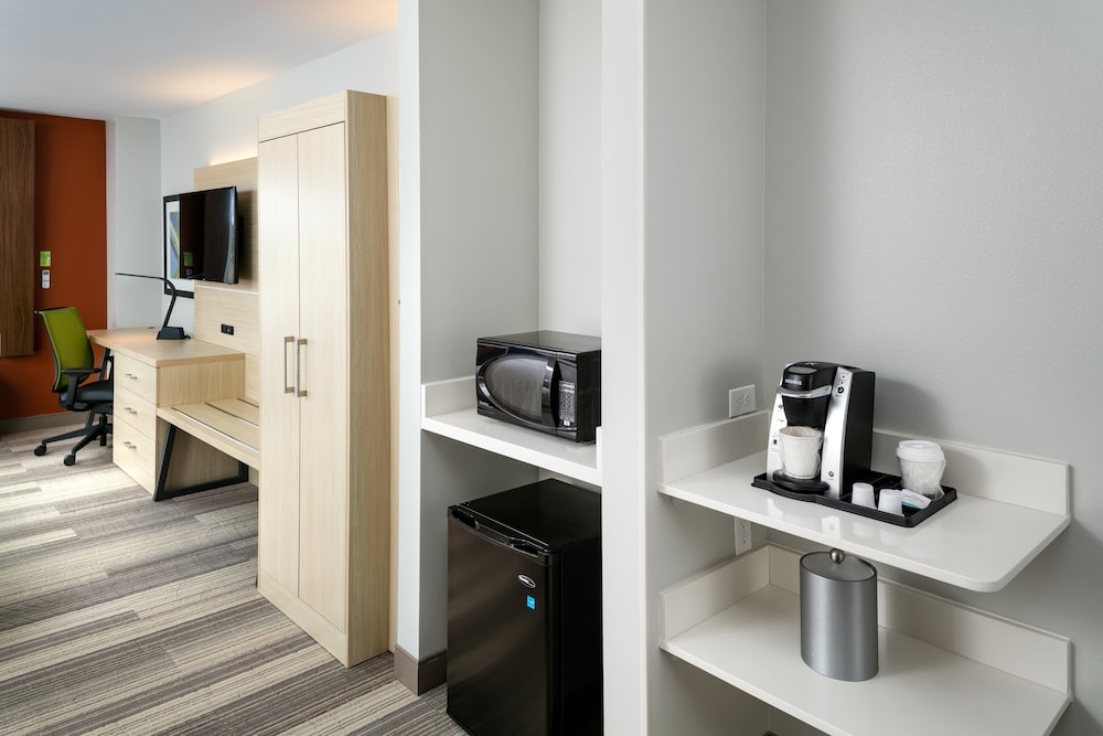 Holiday Inn Express & Suites Bend South by IHG - photo 10