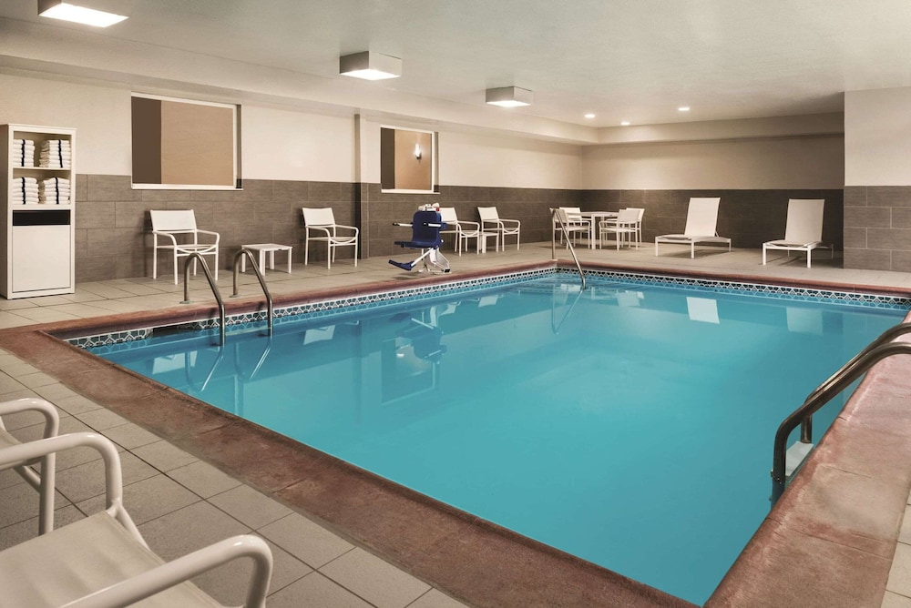 Country Inn & Suites by Radisson Indianapolis South IN - photo 18