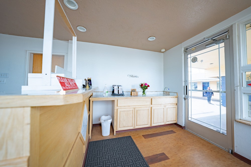 Budget Inn Madras - photo 2