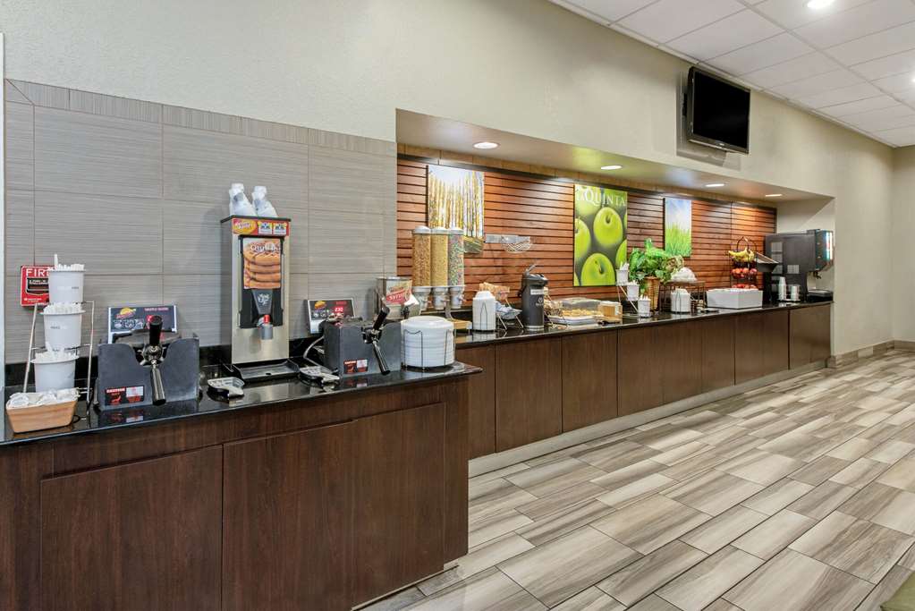 La Quinta Inn & Suites by Wyndham New Orleans Airport - photo 26