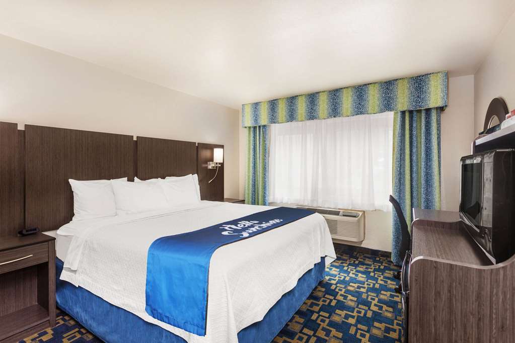 Days Inn & Suites by Wyndham East Flagstaff - photo 10
