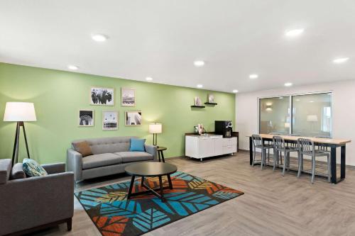 Woodspring Suites Denver Commerce City - photo 18