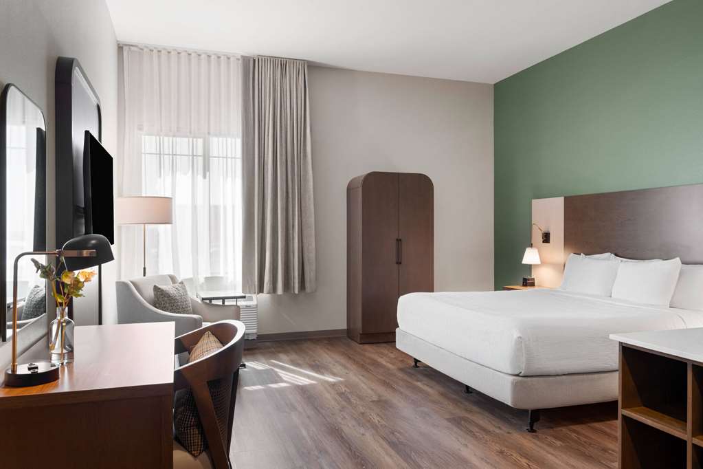 La Quinta Inn and Suites by Wyndham Lincoln - photo 11