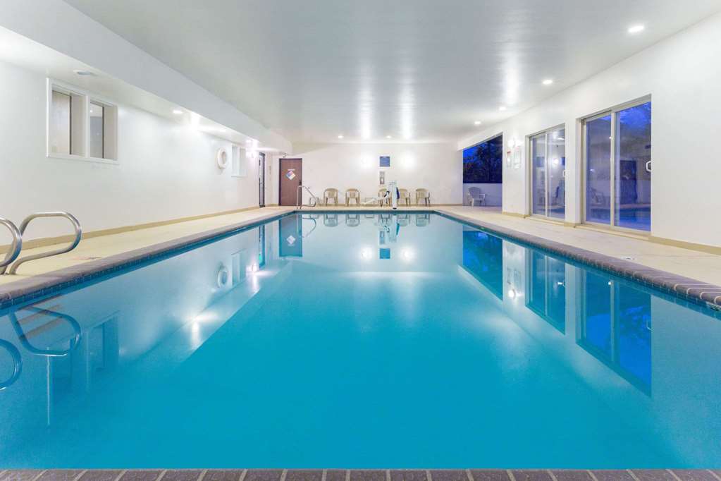 Days Inn by Wyndham Colorado Springs Airport - photo 4