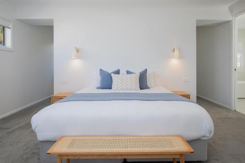 Shoreline Luxe Refined Beachside Elegance with Spa — hotel in Caves Beach