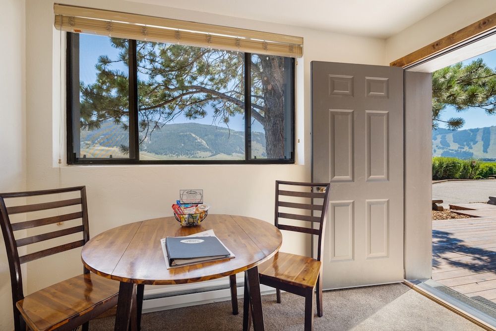 Elk Refuge Inn - photo 36