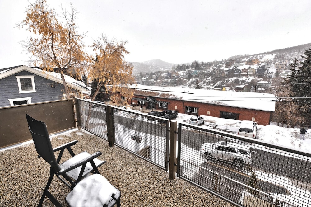 Pinetree by Avantstay Modern Park City Getaway w Patio & Balcony - photo 25