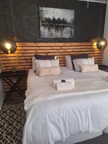 Exquisite Private Luxury Suite With King Bed At Bokmakierie Villas — 4-Star Luxury Hotel in Windhoek, Namibia